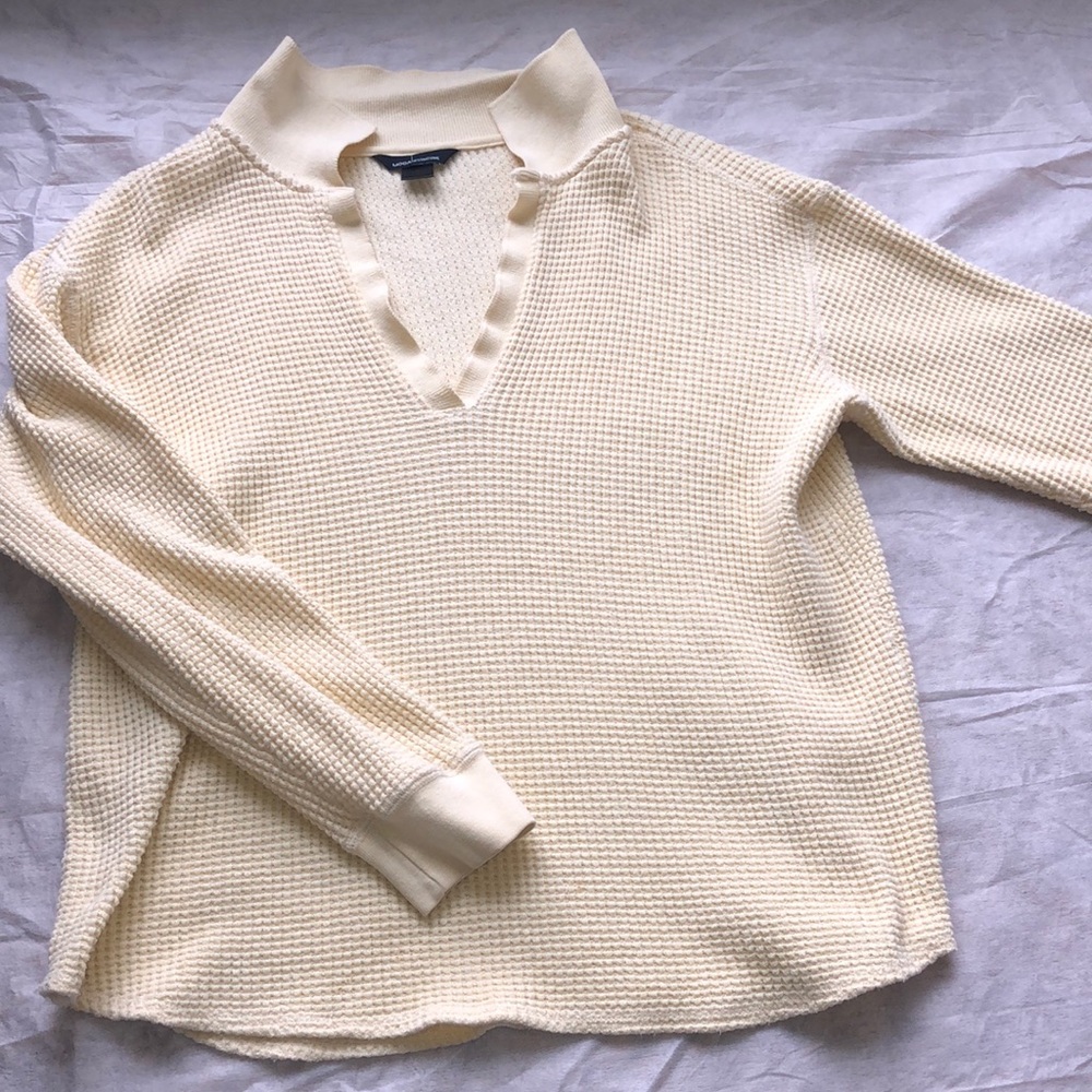 yellow v-neck sweater 💛